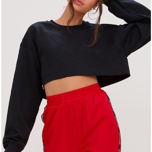 PrettyLittleThing Ultimate Black Crop Sweatshirt